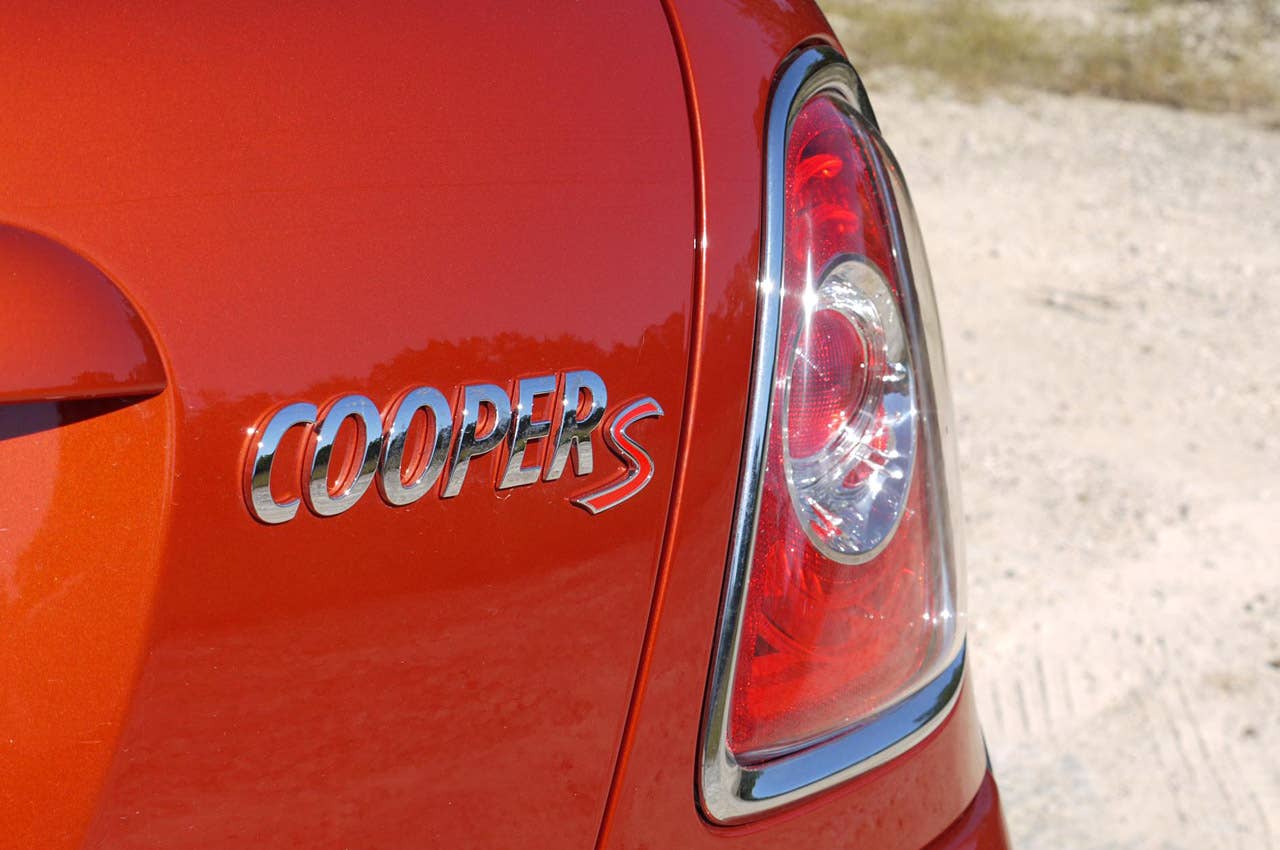 2011 Mini Cooper logo