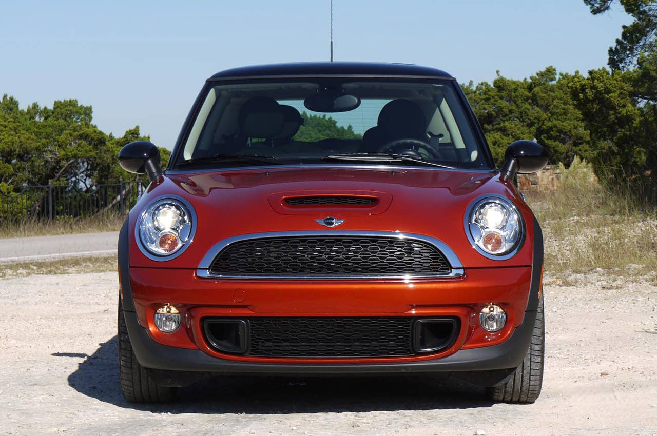 2011 Mini Cooper front view