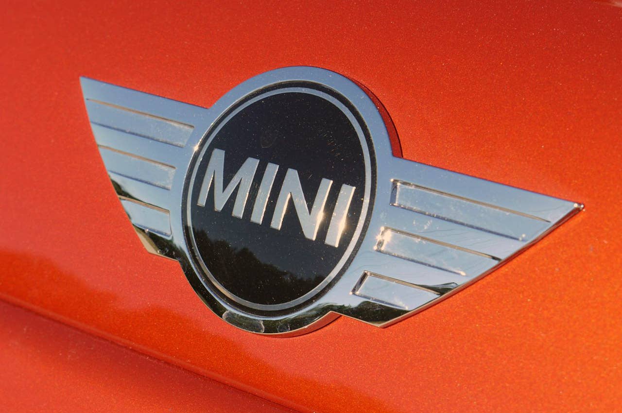 2011 Mini Cooper logo