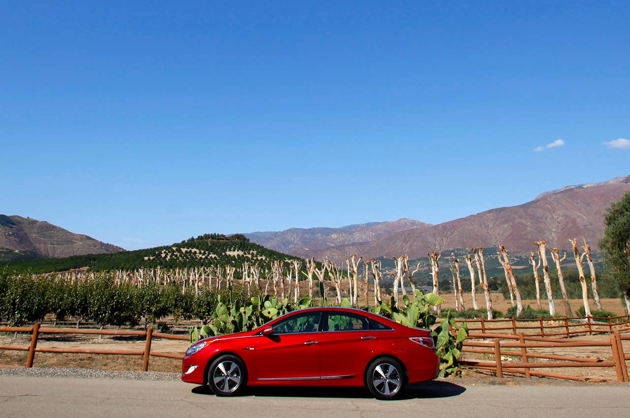 2011 Hyundai Sonata Hybrid side view