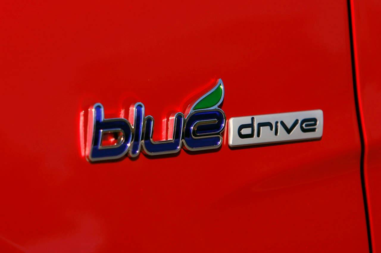 2011 Hyundai Sonata Hybrid badge