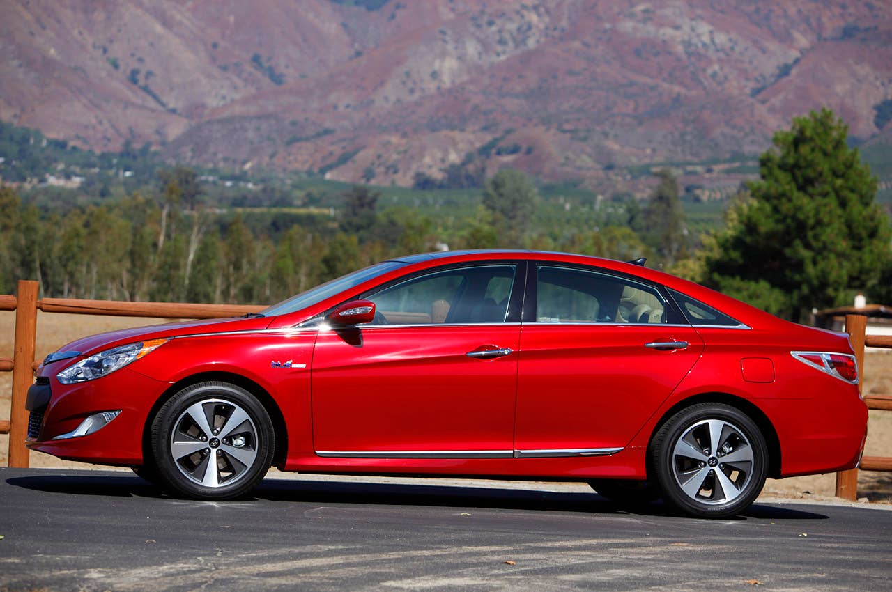 2011 Hyundai Sonata Hybrid side view