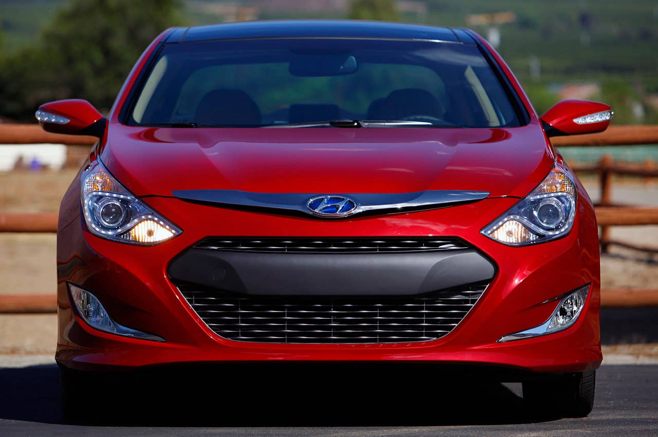 2011 Hyundai Sonata Hybrid front view