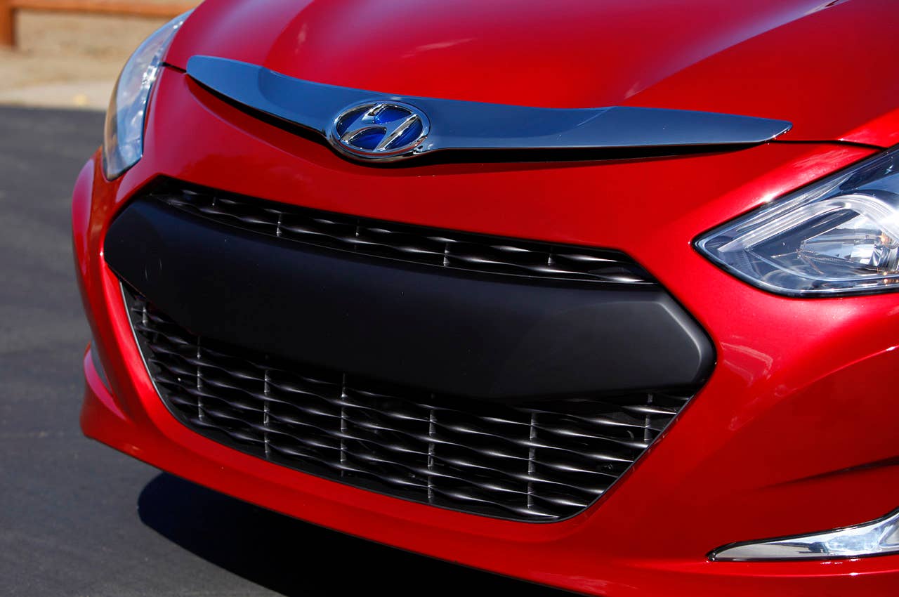 2011 Hyundai Sonata Hybrid front grill