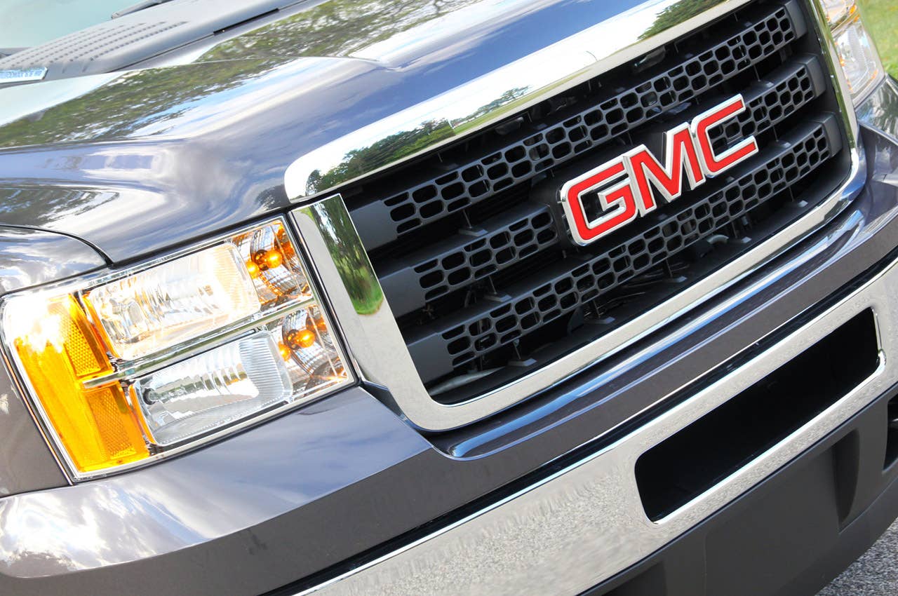2011 GMC Sierra 3500HD SLE front detail