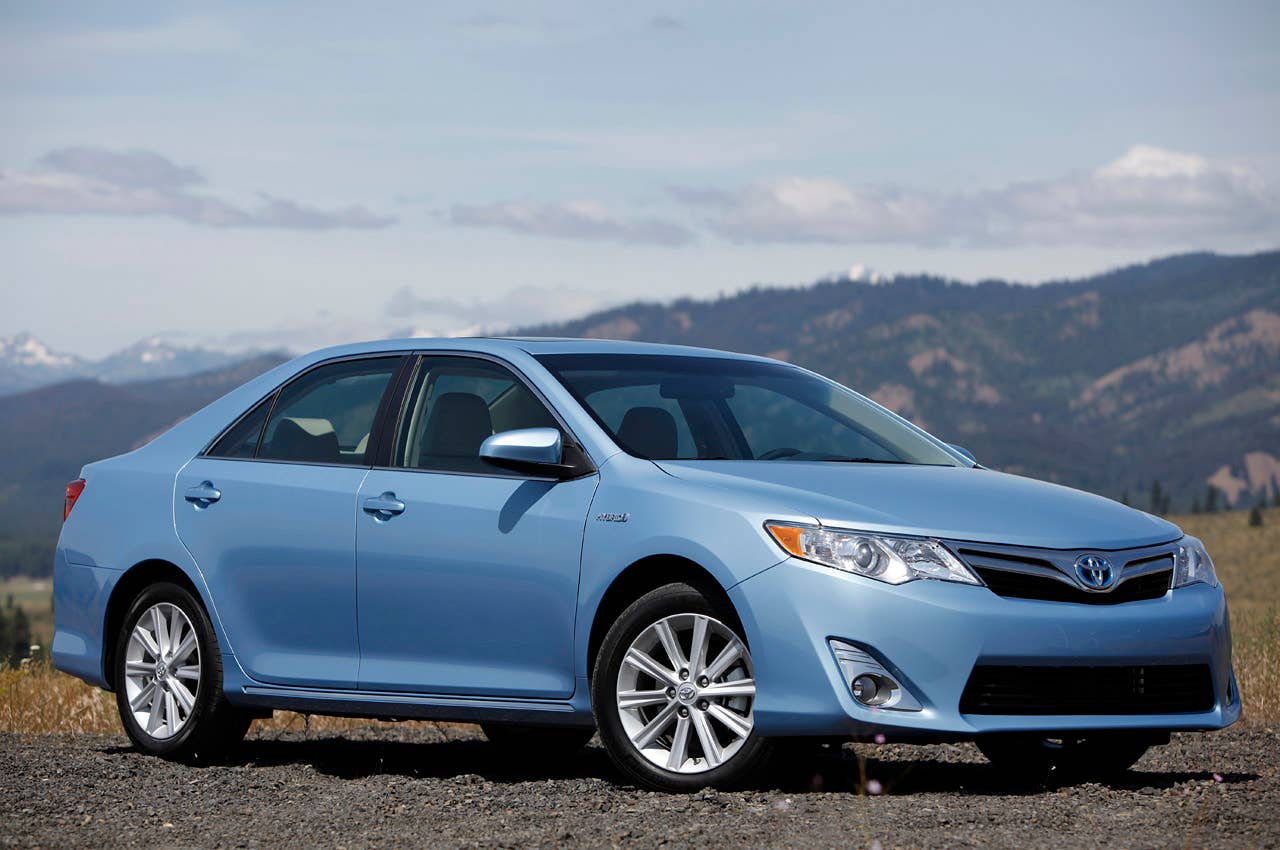 2012 Toyota Camry Hybrid front 3/4 view