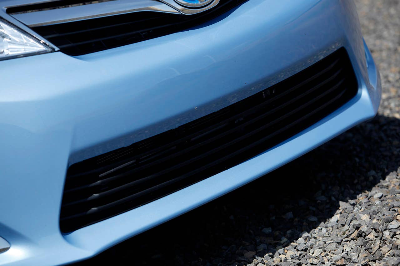 2012 Toyota Camry Hybrid lower grille