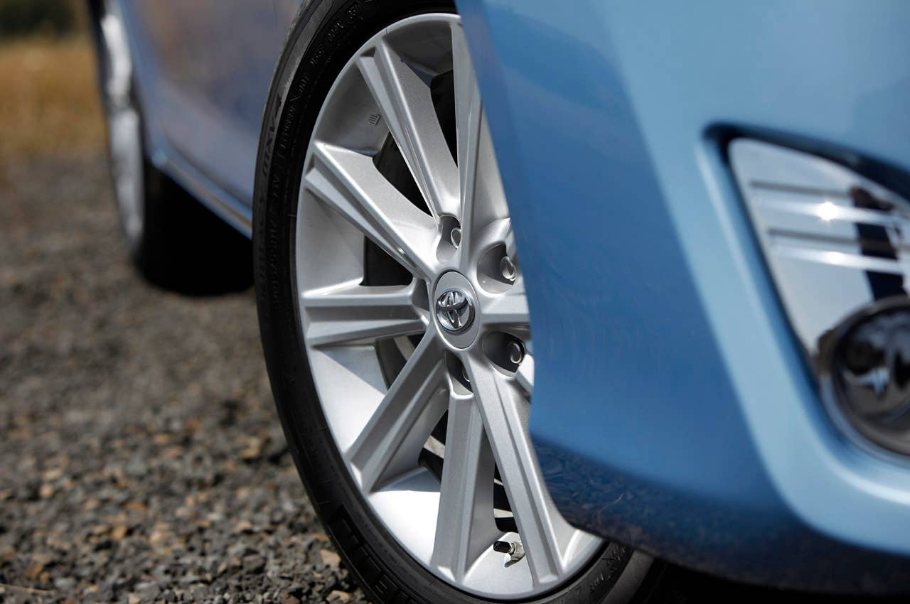 2012 Toyota Camry Hybrid wheel