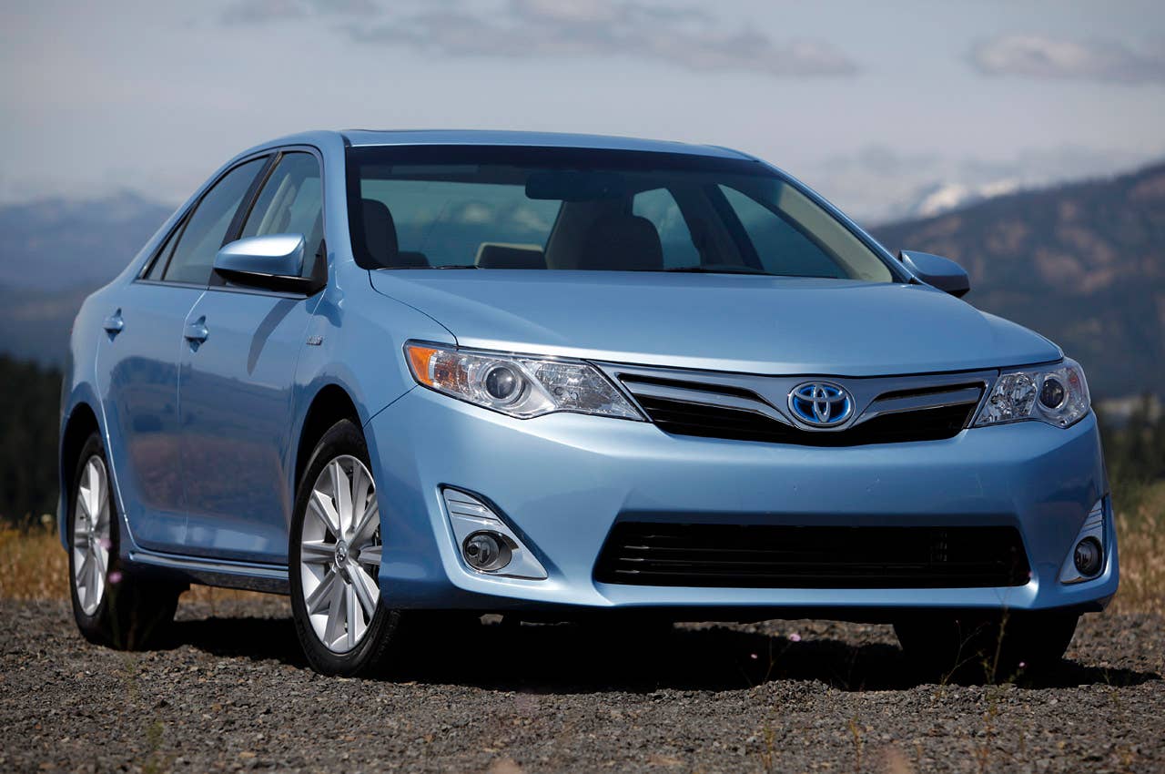 2012 Toyota Camry Hybrid front 3/4 view