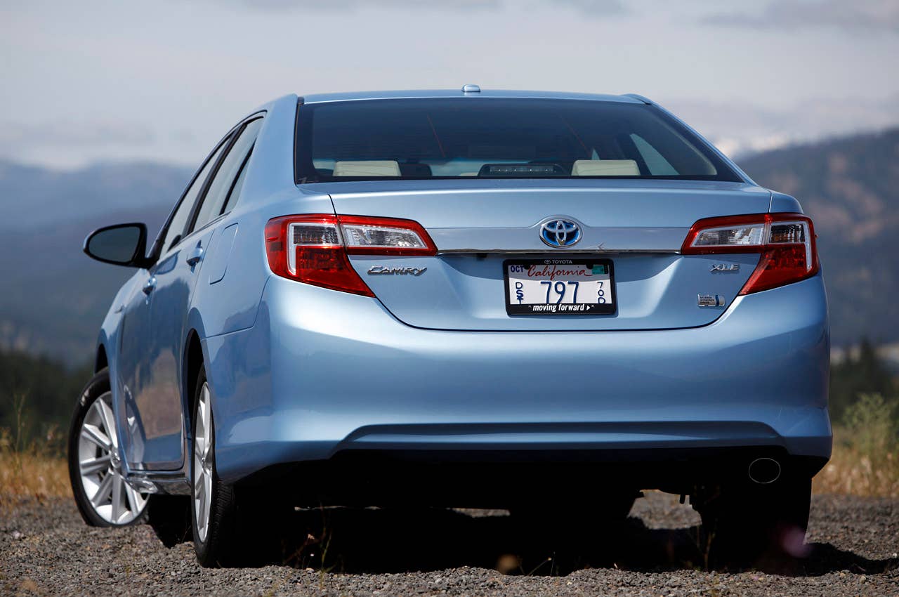 2012 Toyota Camry Hybrid rear 3/4 view