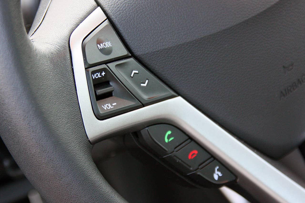 2012 Hyundai Veloster steering wheel controls