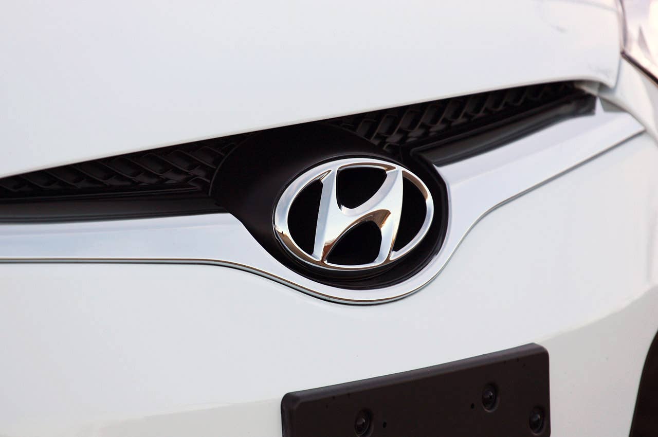 2012 Hyundai Veloster logo