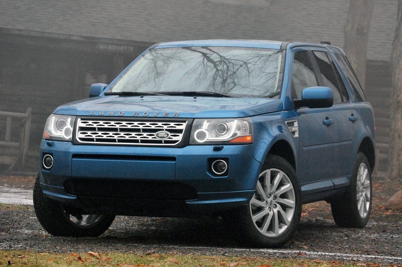 2013 Land Rover LR2 front 3/4 view