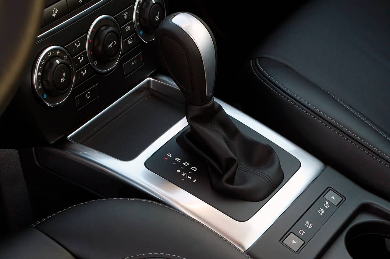 2013 Land Rover LR2 shifter