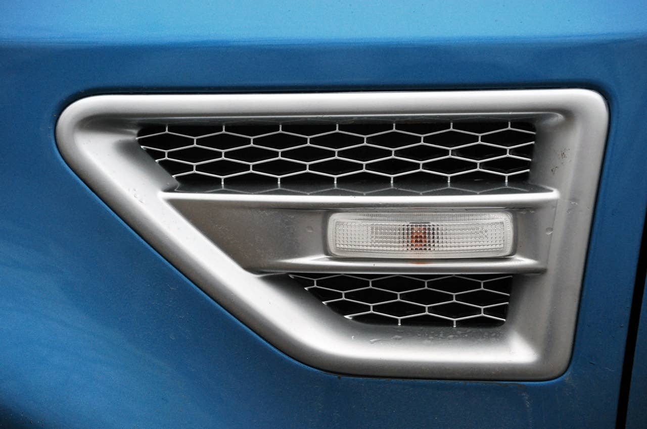 2013 Land Rover LR2 side vent