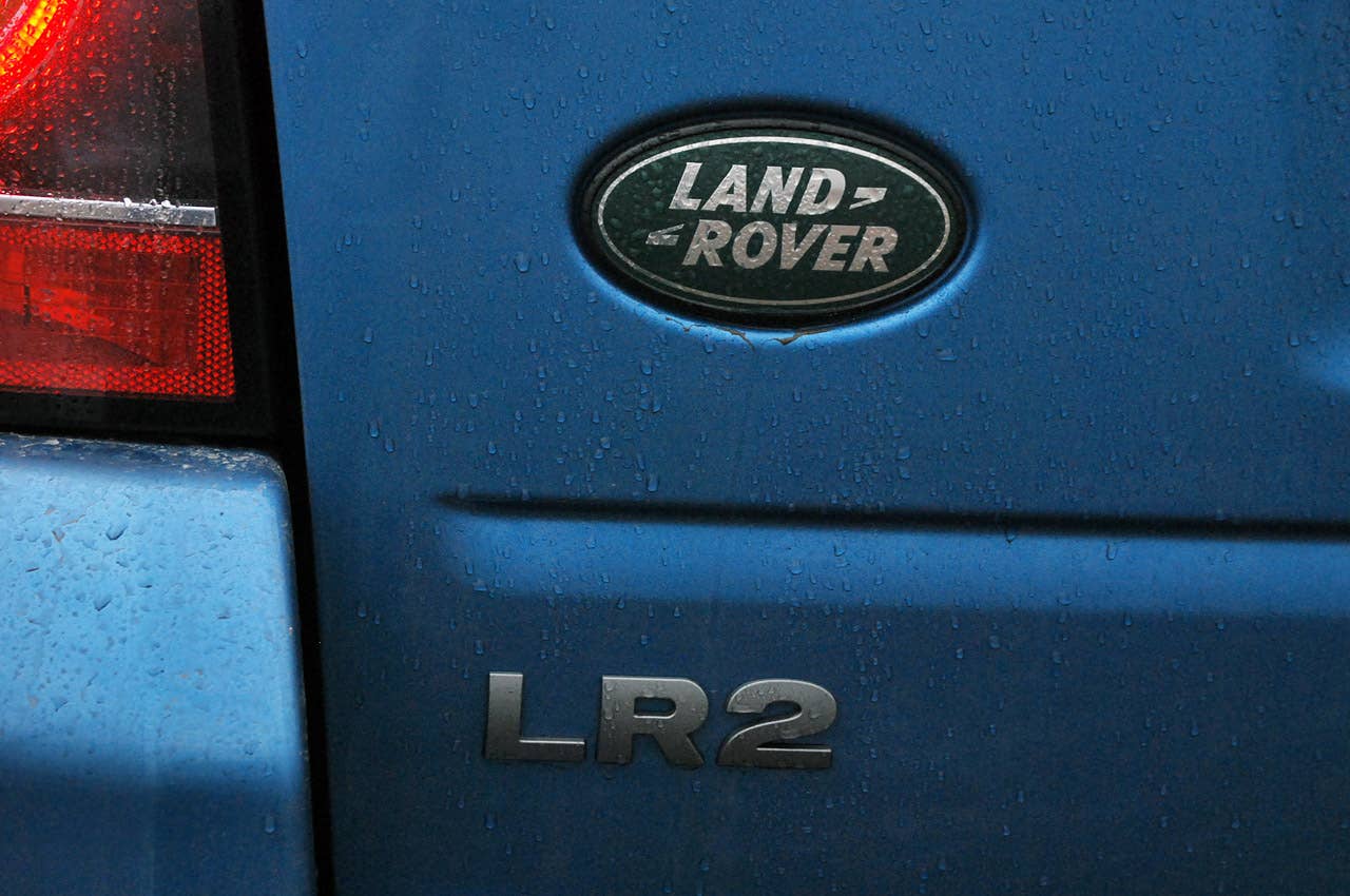 2013 Land Rover LR2 badge