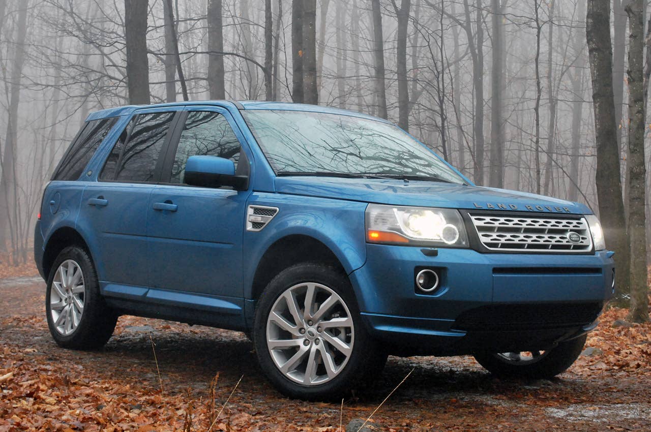 2013 Land Rover LR2 front 3/4 view