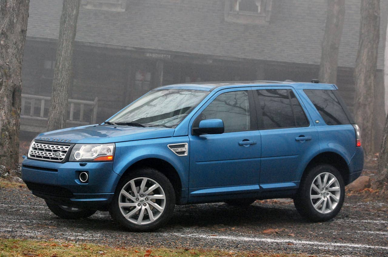 2013 Land Rover LR2 front 3/4 view