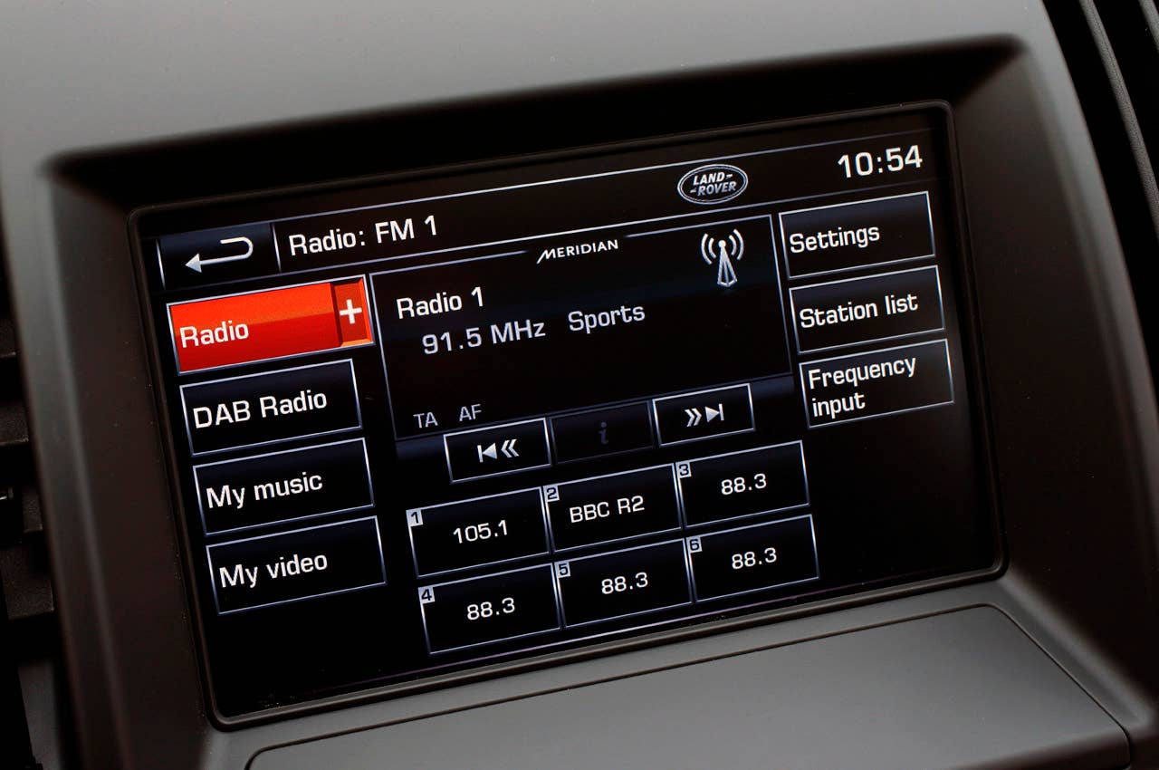 2013 Land Rover LR2 audio system display