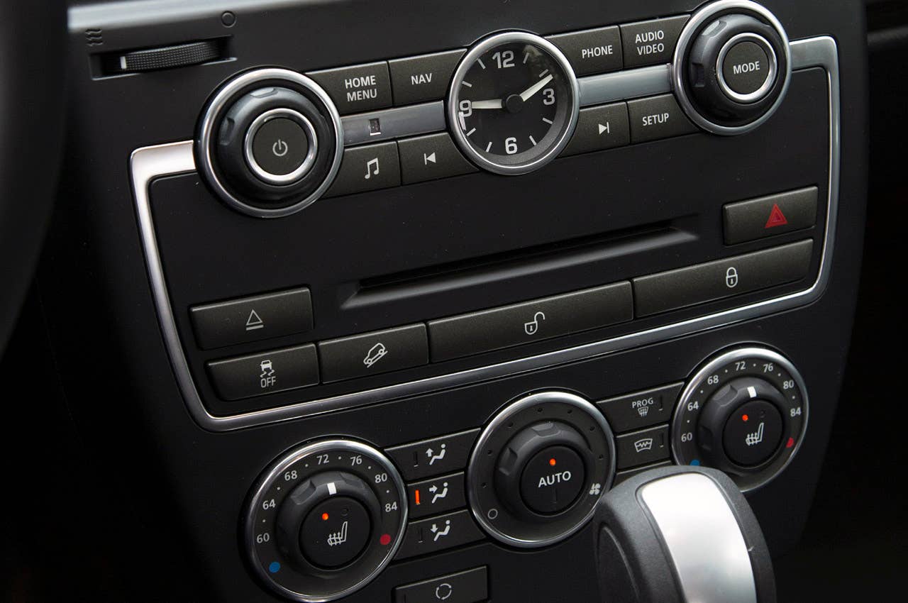 2013 Land Rover LR2 instrument panel