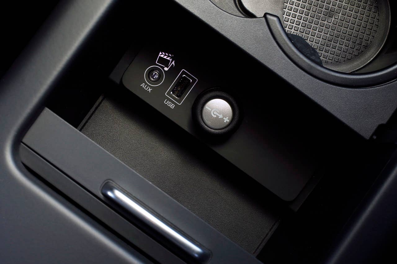 2013 Land Rover LR2 USB/AUX input