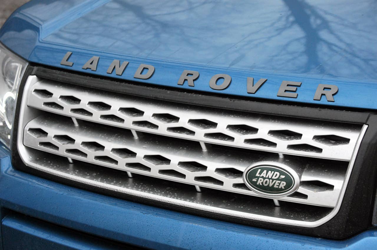 2013 Land Rover LR2 grille