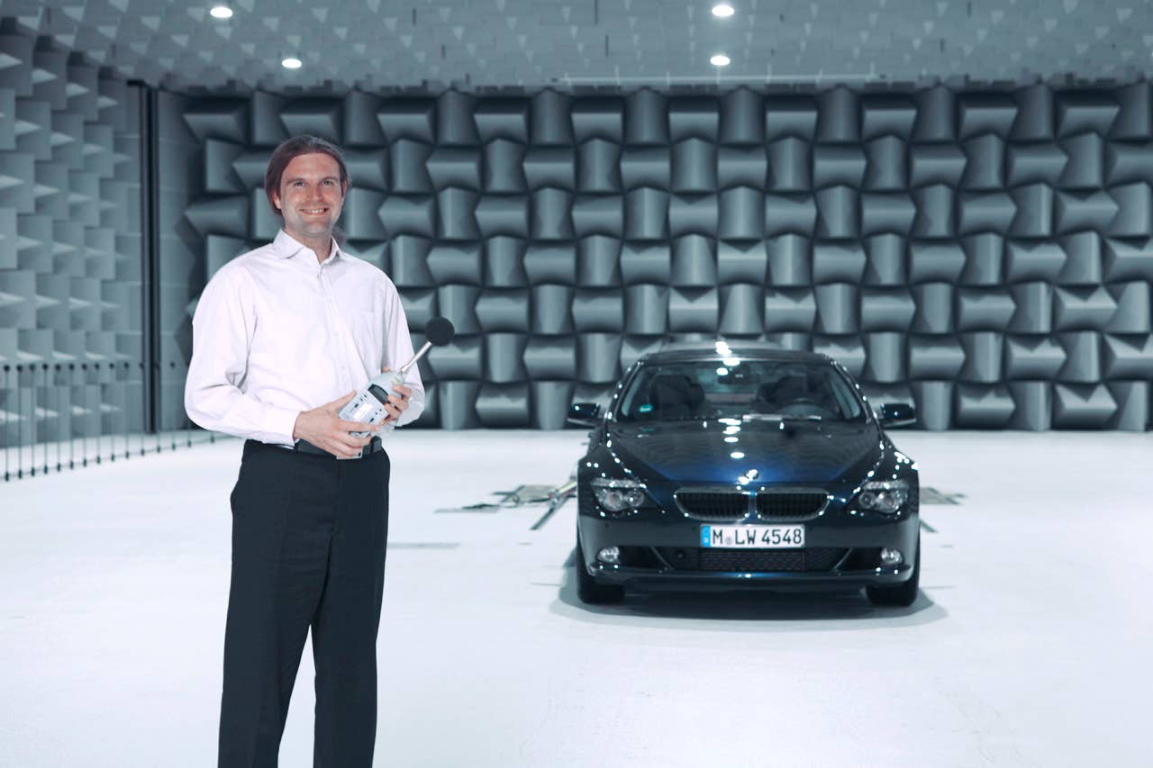 Manuel Reichle, Sound engineer, and the BMW 635d with Active Sound Design in the BMW Group Acoustics test bench (05/2010)