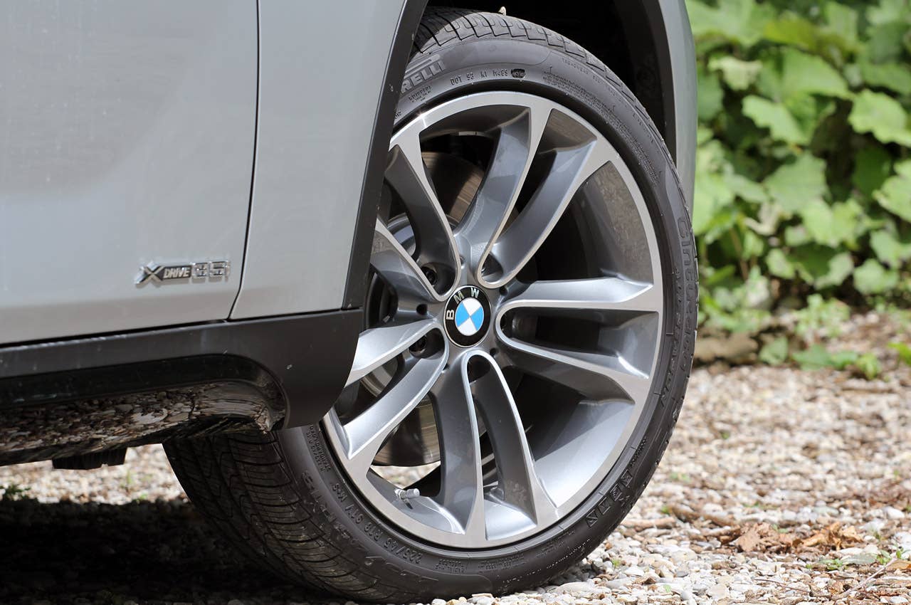 2013 BMW X1 wheel
