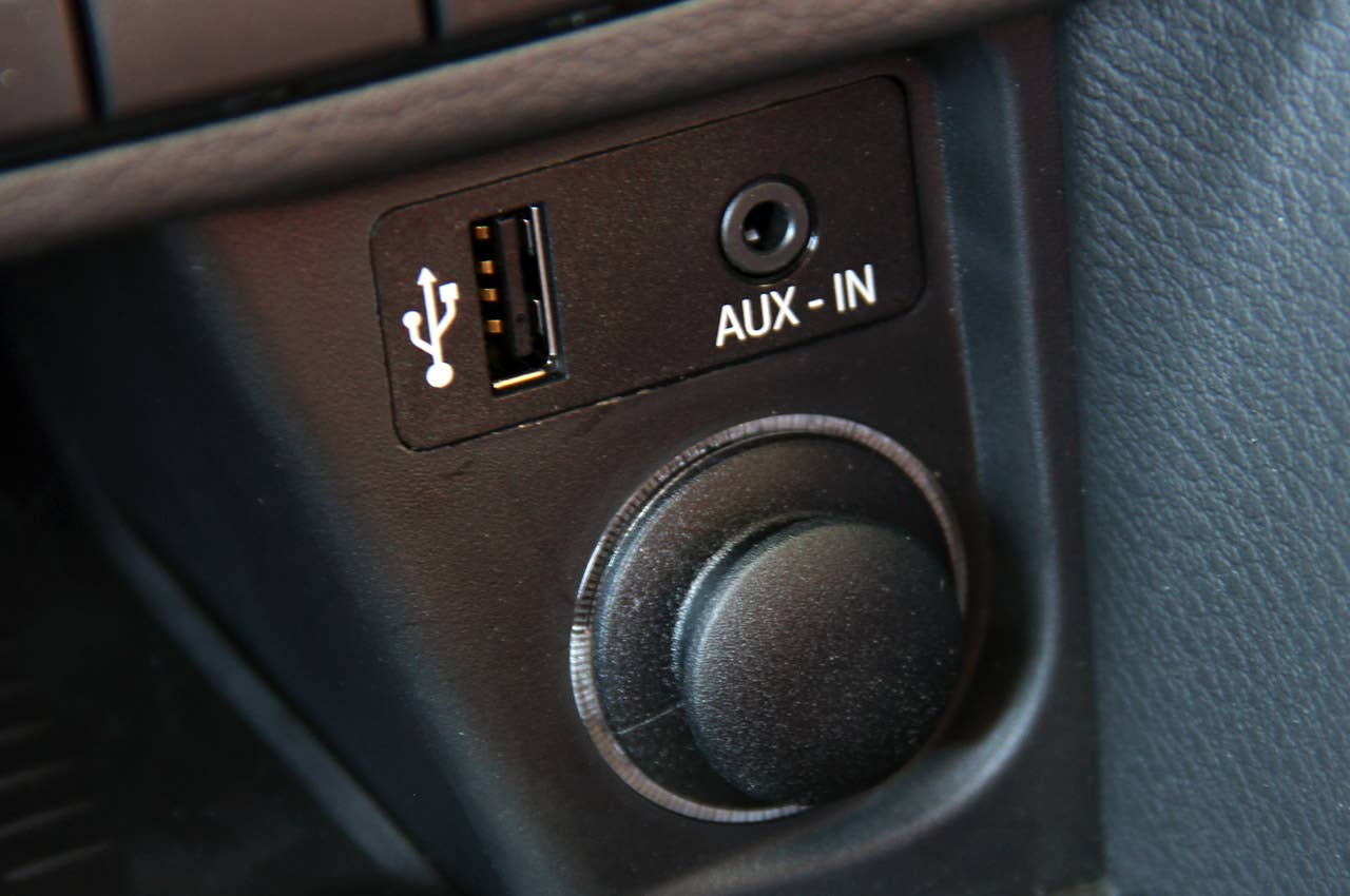 2013 BMW X1 aux-in