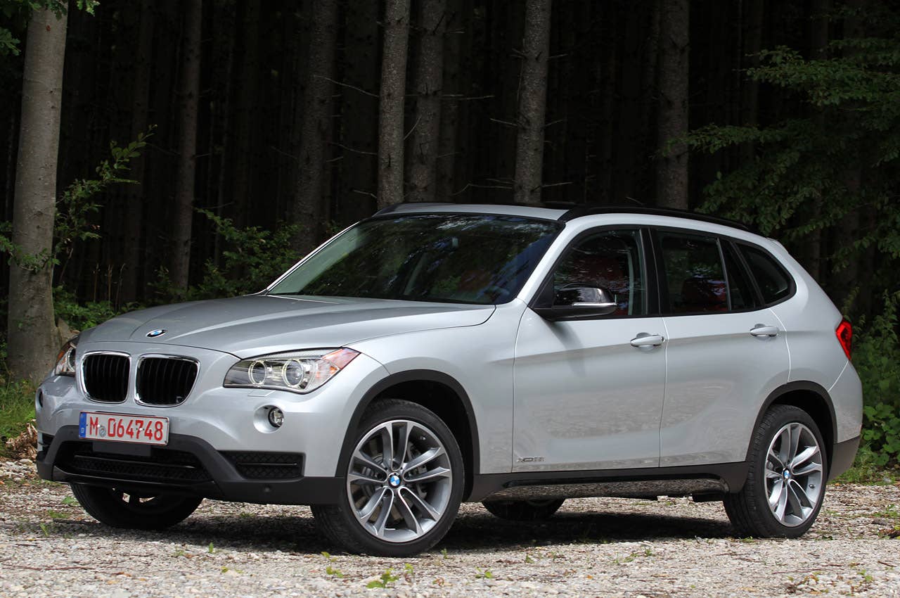 2013 BMW X1 front 3/4 view