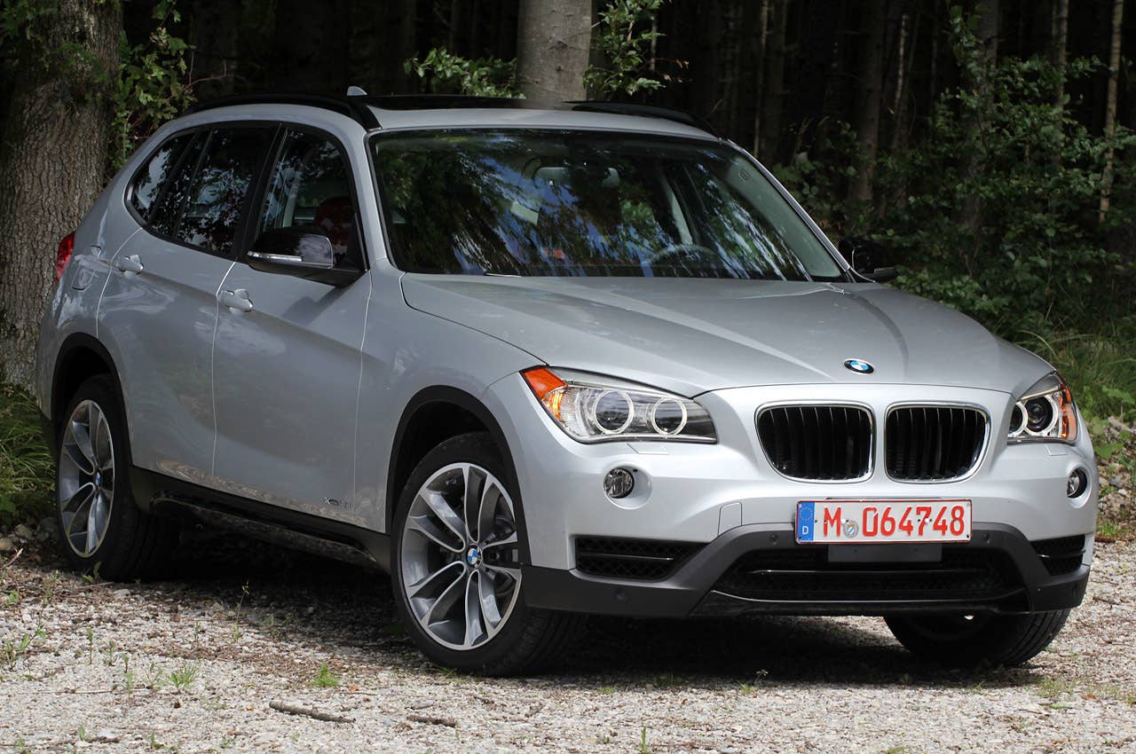 2013 BMW X1 front 3/4 view