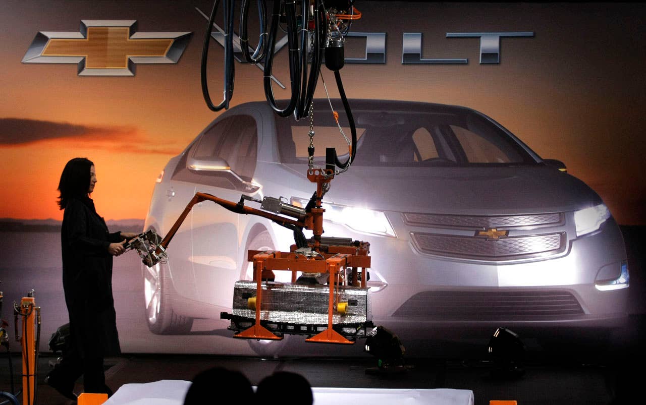 BROWNSTOWN TOWNSHIP, MI - JANUARY O7: The first battery pack for the General Motors Chevrolet Volt extended-range electric vehicle comes off the assembly line January 7, 2010 in Brownstown Township, Michigan. GM is the first major automaker to manufacture an advanced lithium-ion battery pack in the U.S. Image by Bill Pugliano/Getty Images.