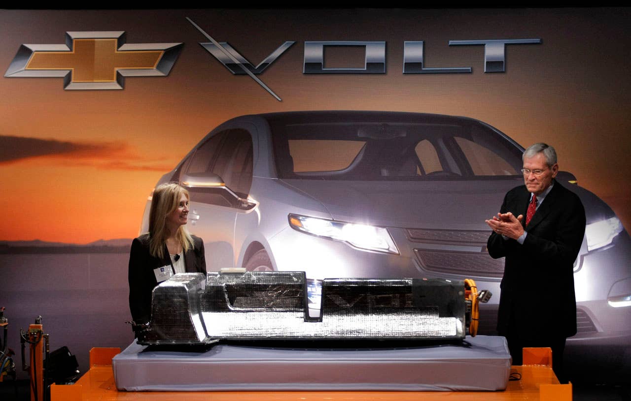 BROWNSTOWN TOWNSHIP - JANUARY 7: General Motors Chairman and CEO Ed Whitacre (right) and applauds as the first battery pack for the Chevrolet Volt extended-range electric vehicle comes off the assembly line January 7th, 2010 in Brownstown Township, Michigan. GM is the first major automaker to manufacture an advanced lithium-ion battery pack in the U.S. Image by Bill Pugliano/Getty Images.