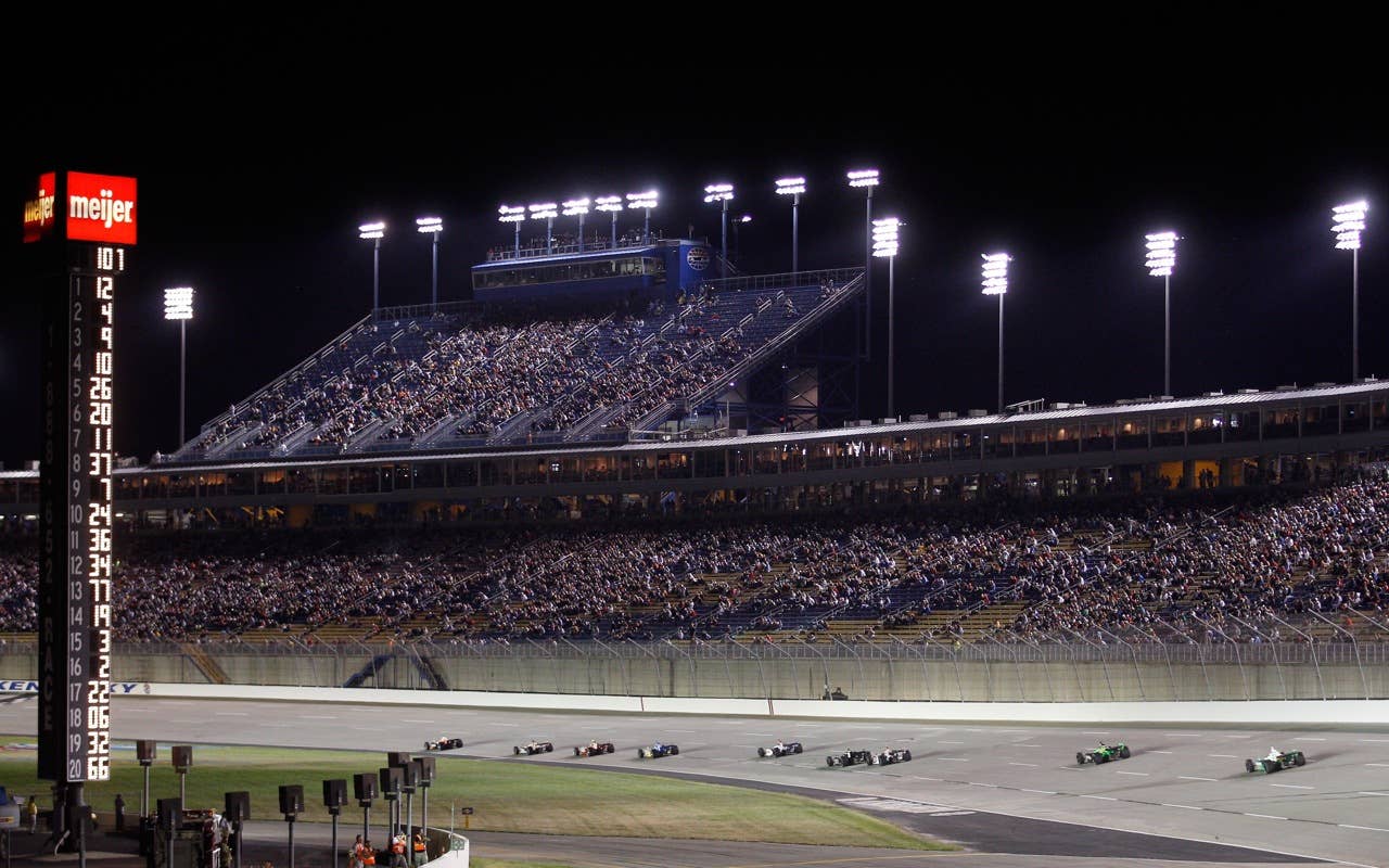 SPARTA, KY - SEPTEMBER 04:  Cars race along the front stretch during the IndyCar Series Kentucky Indy 300 on September 4, 2010 in Sparta, Kentucky.  (Photo by Chris Graythen/Getty Images)