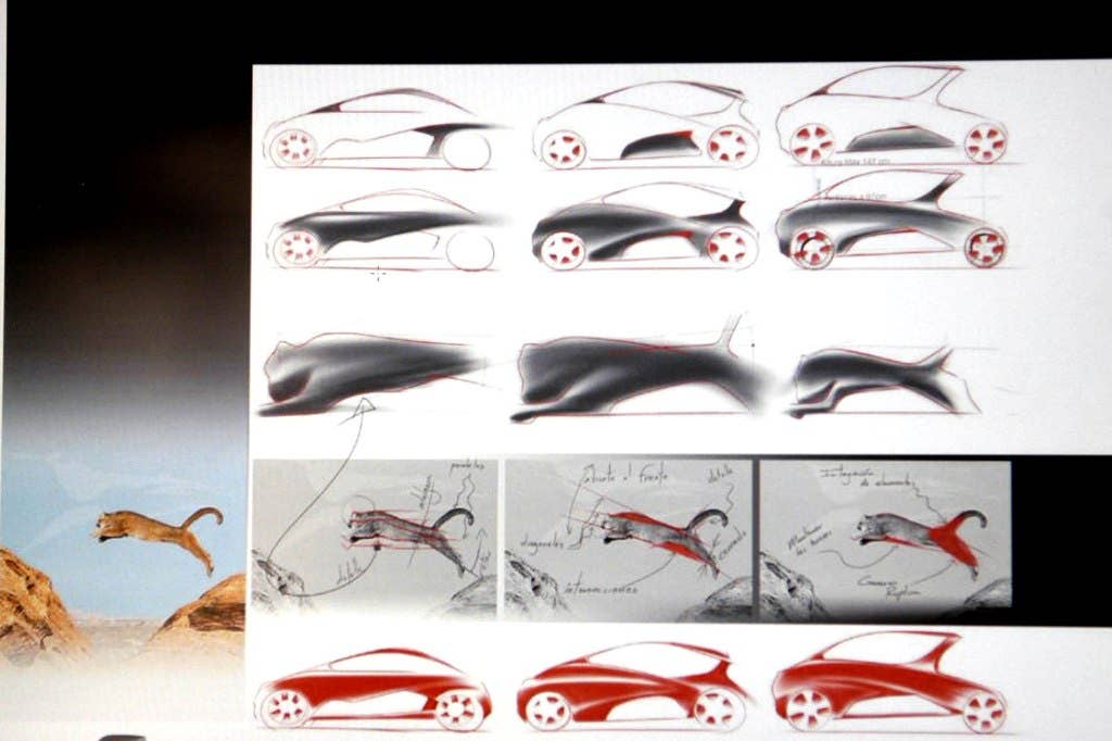 The side part of the vehicle ressembles a jumping cougar; the front is its face; nose and eyes become the front lights.