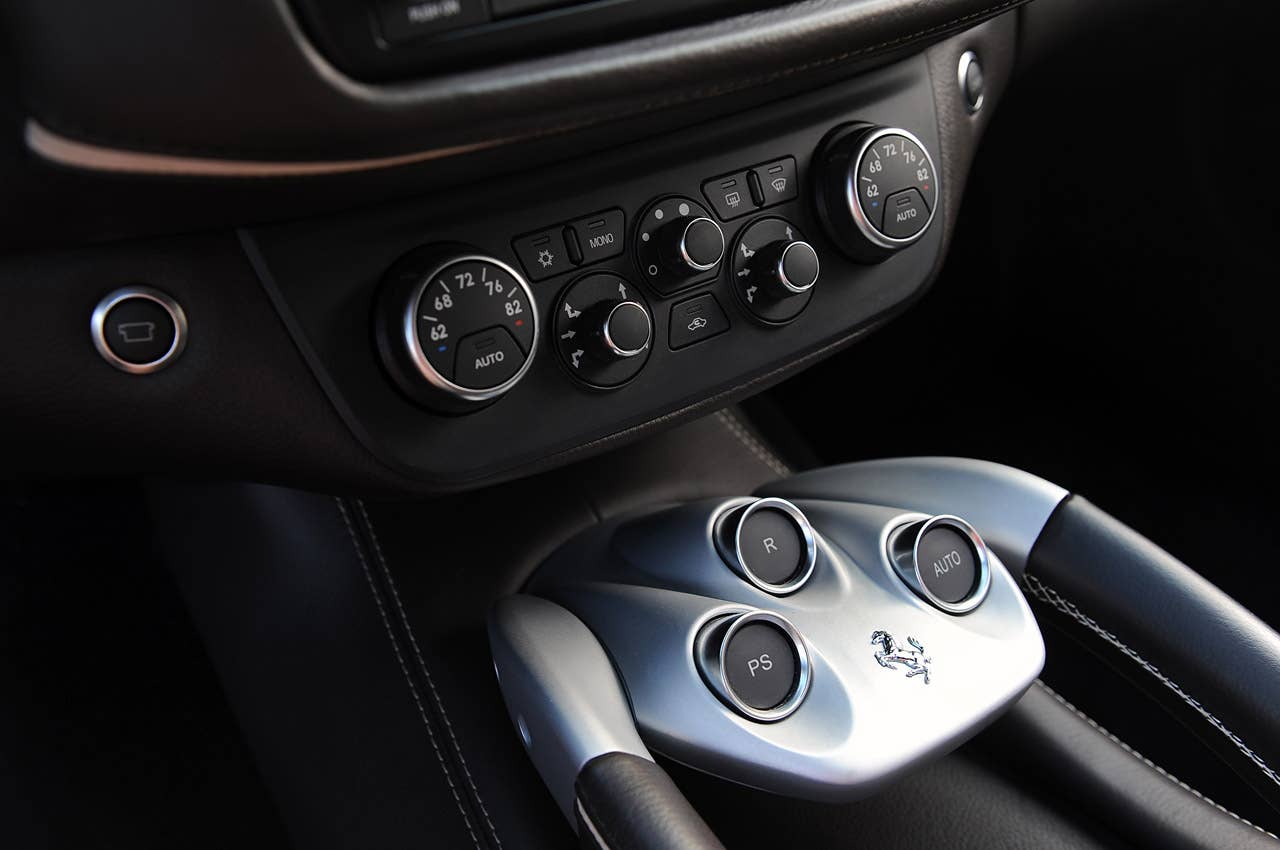 2013 Ferrari FF climate controls