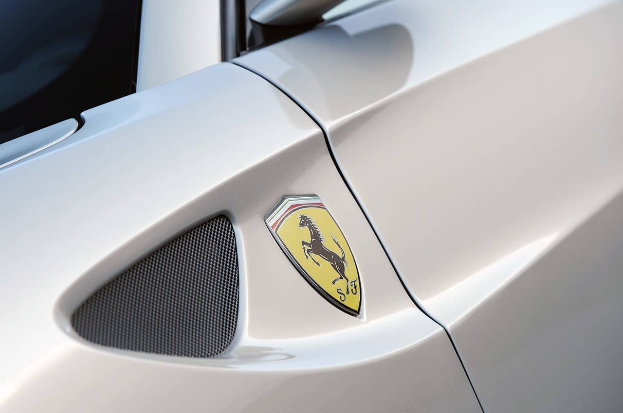 2013 Ferrari FF logo