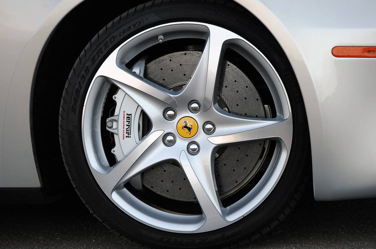 2013 Ferrari FF wheel
