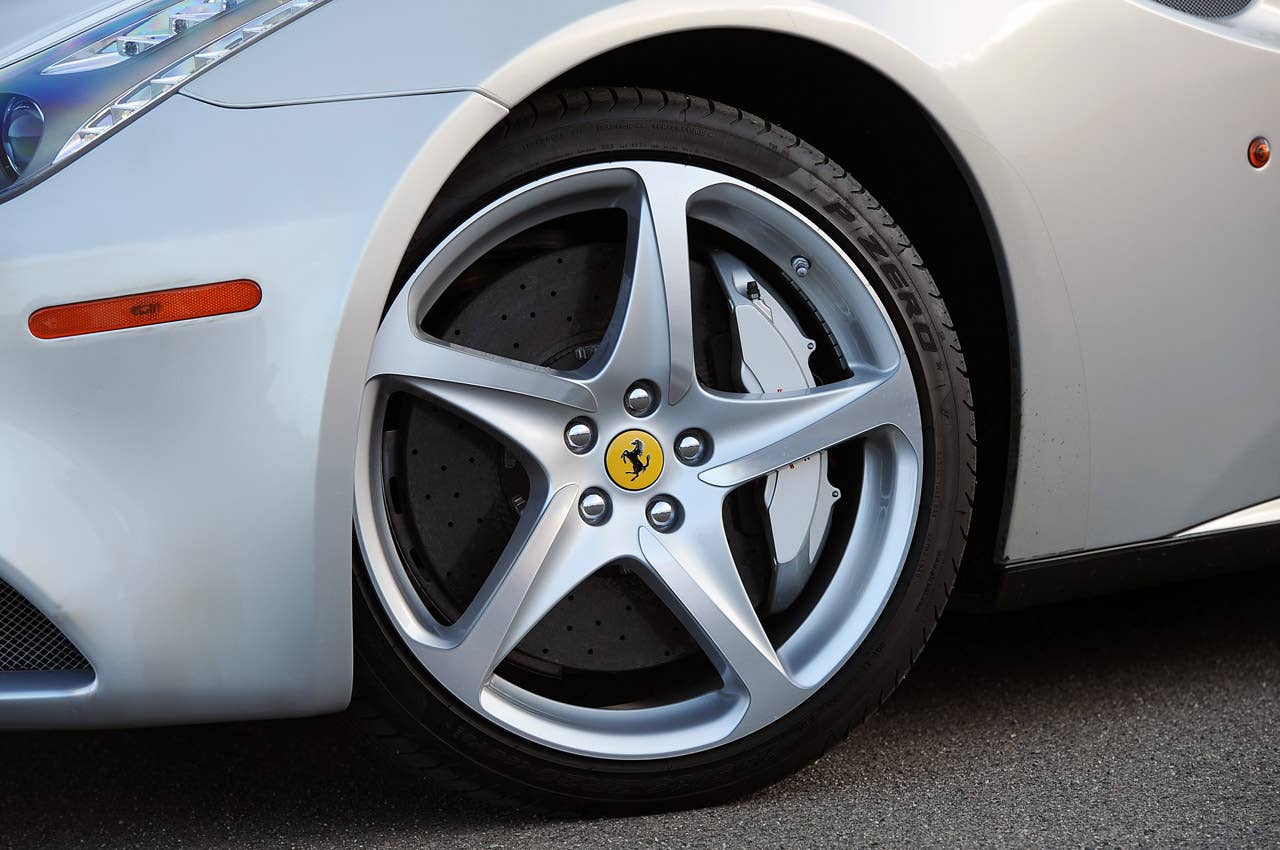 2013 Ferrari FF wheel