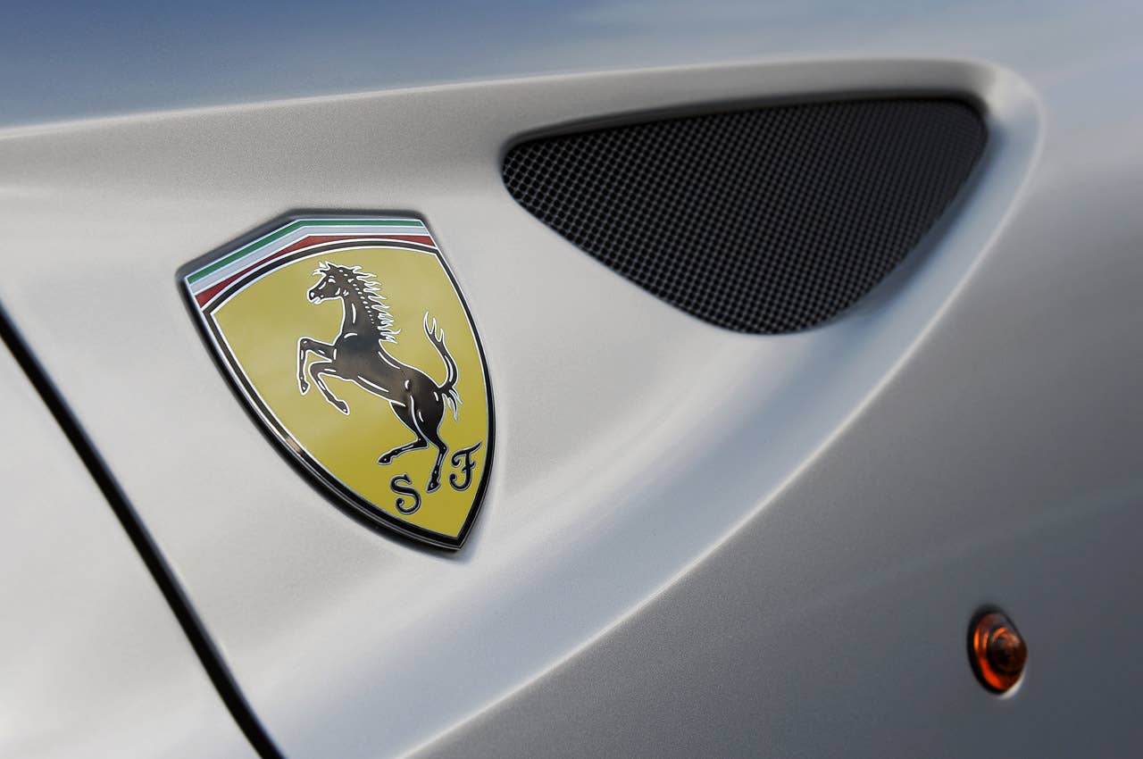 2013 Ferrari FF logo