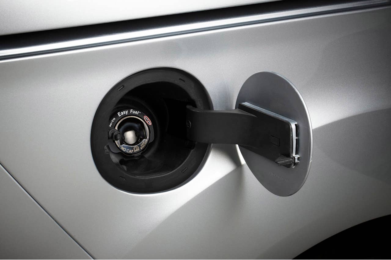 2012 Ford C-Max capless fuel filler