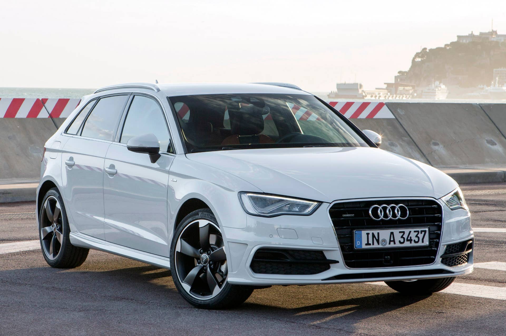 2014 Audi A3 Sportback front 3/4 view