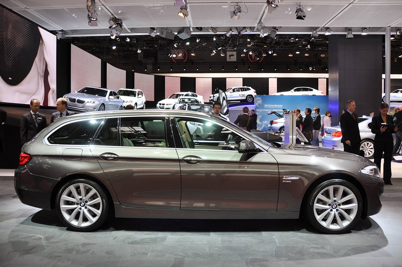 Paris 2010: BMW 5 Series Touring
