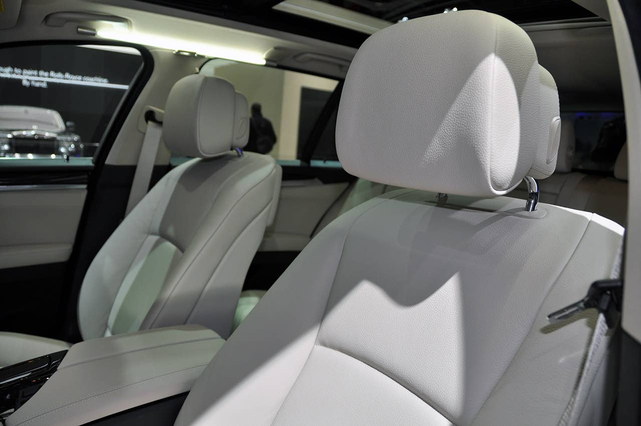 Paris 2010: BMW 5 Series Touring