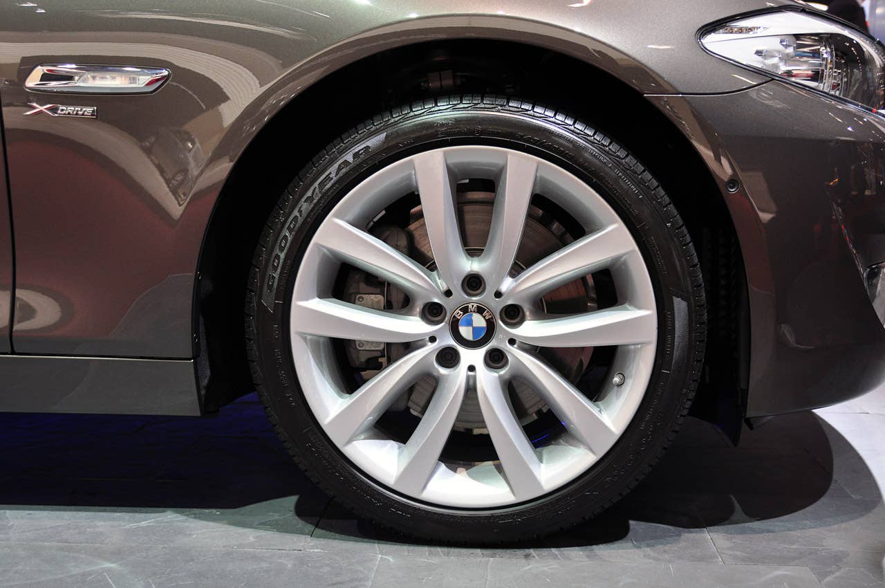 Paris 2010: BMW 5 Series Touring