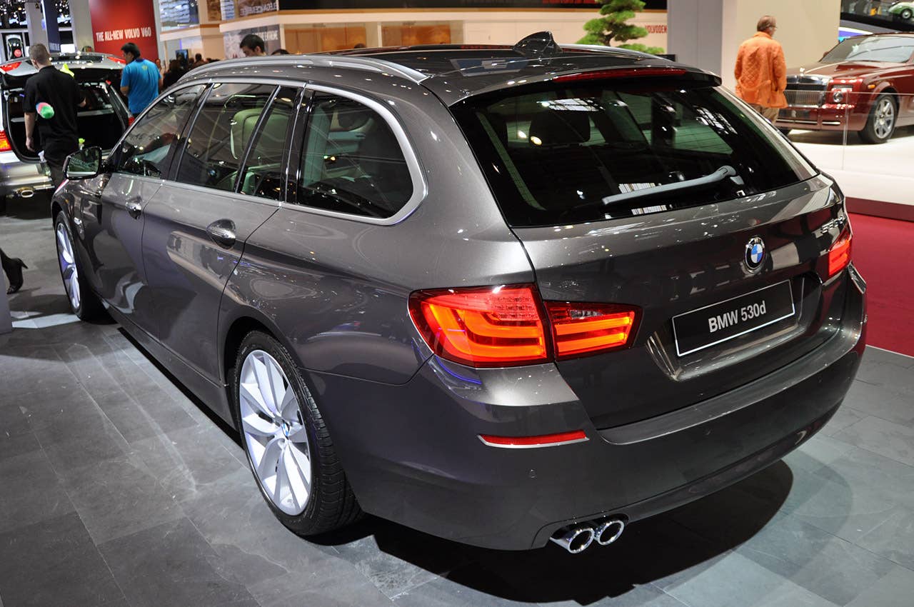 Paris 2010: BMW 5 Series Touring