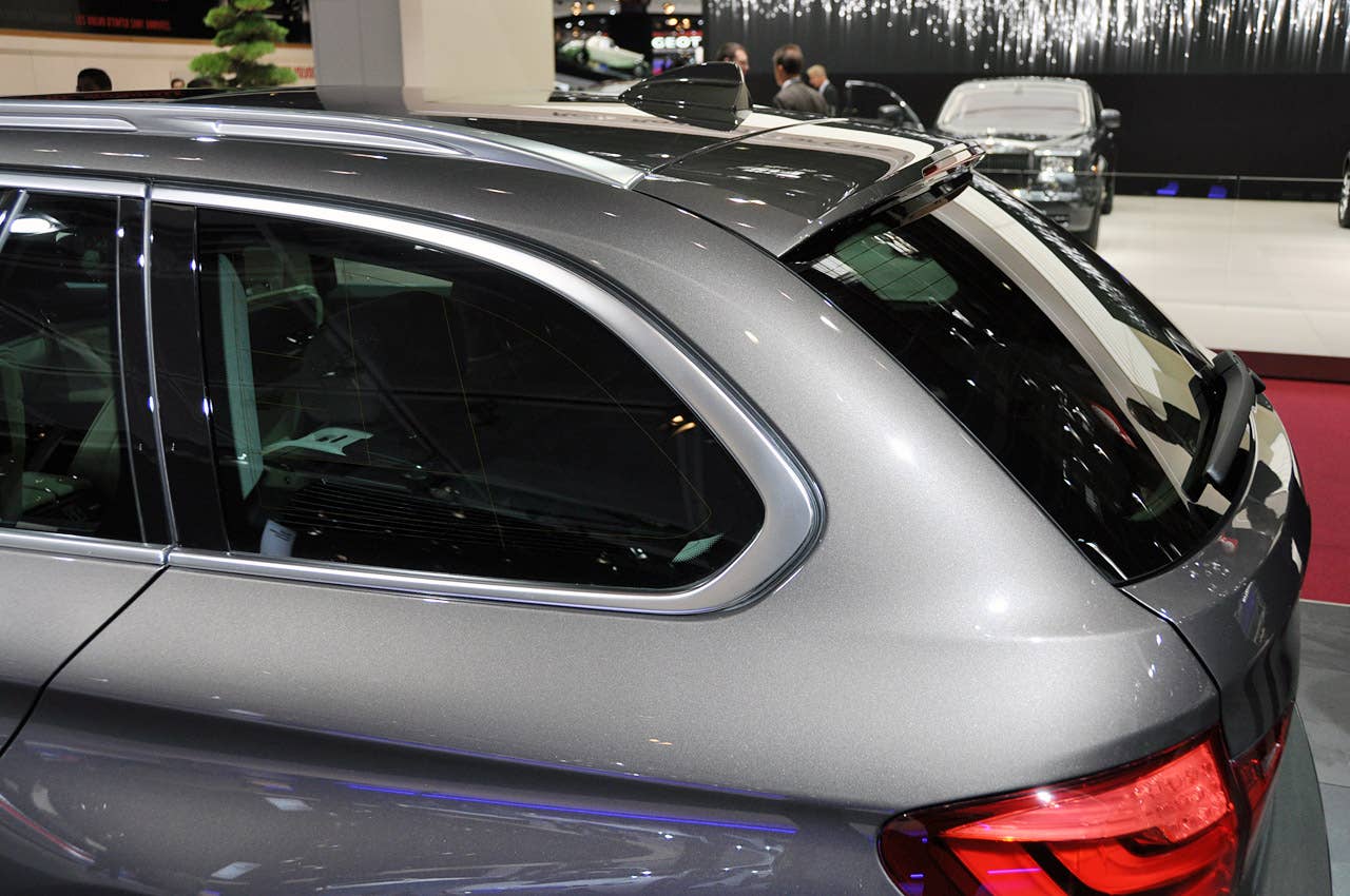Paris 2010: BMW 5 Series Touring