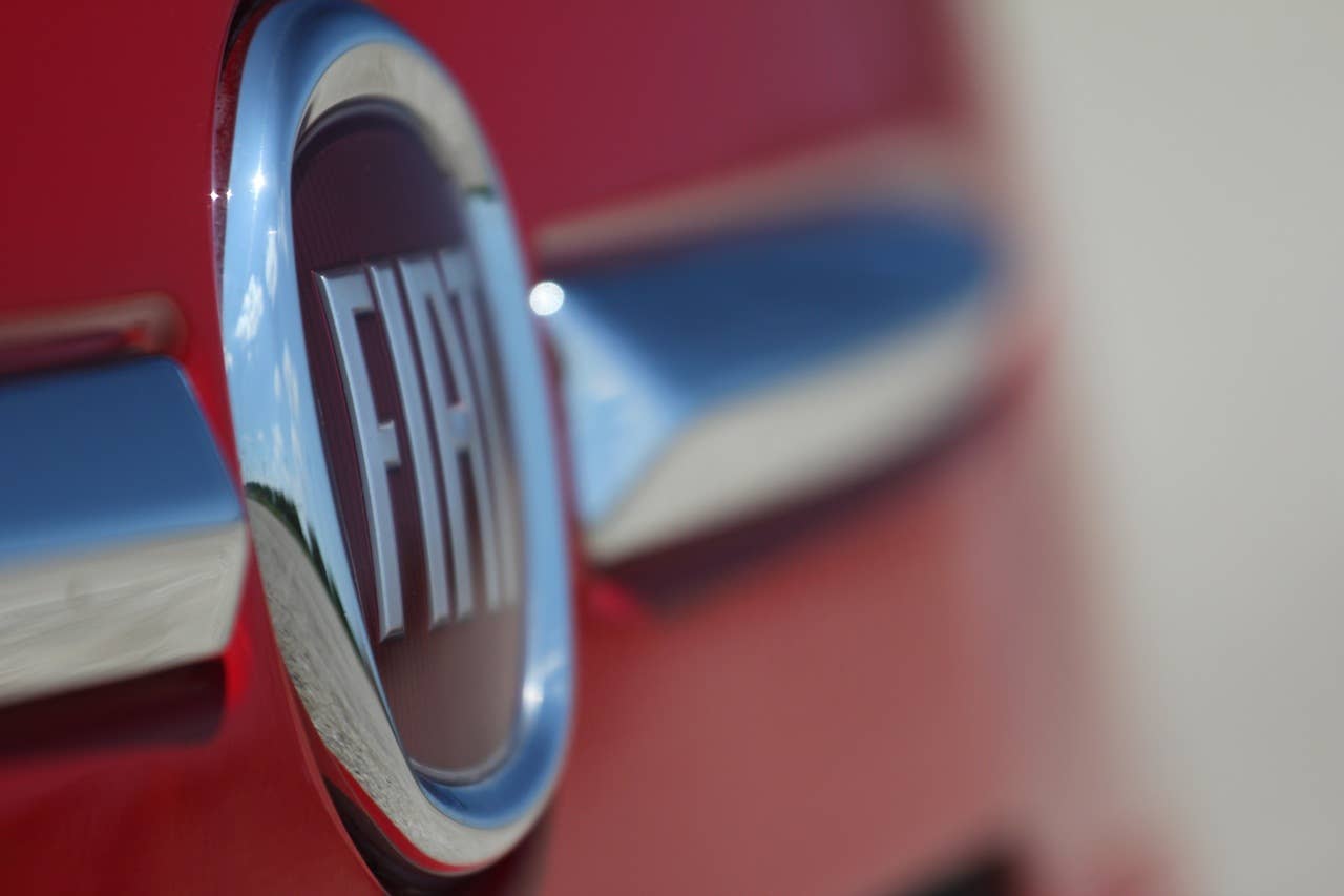 2012 Fiat 500C logo