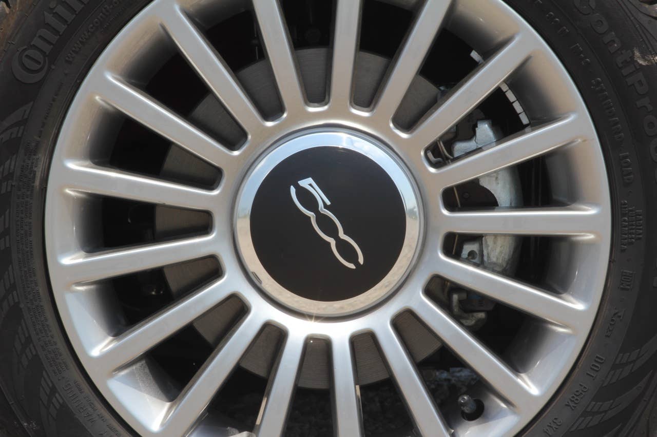 2012 Fiat 500C wheel detail