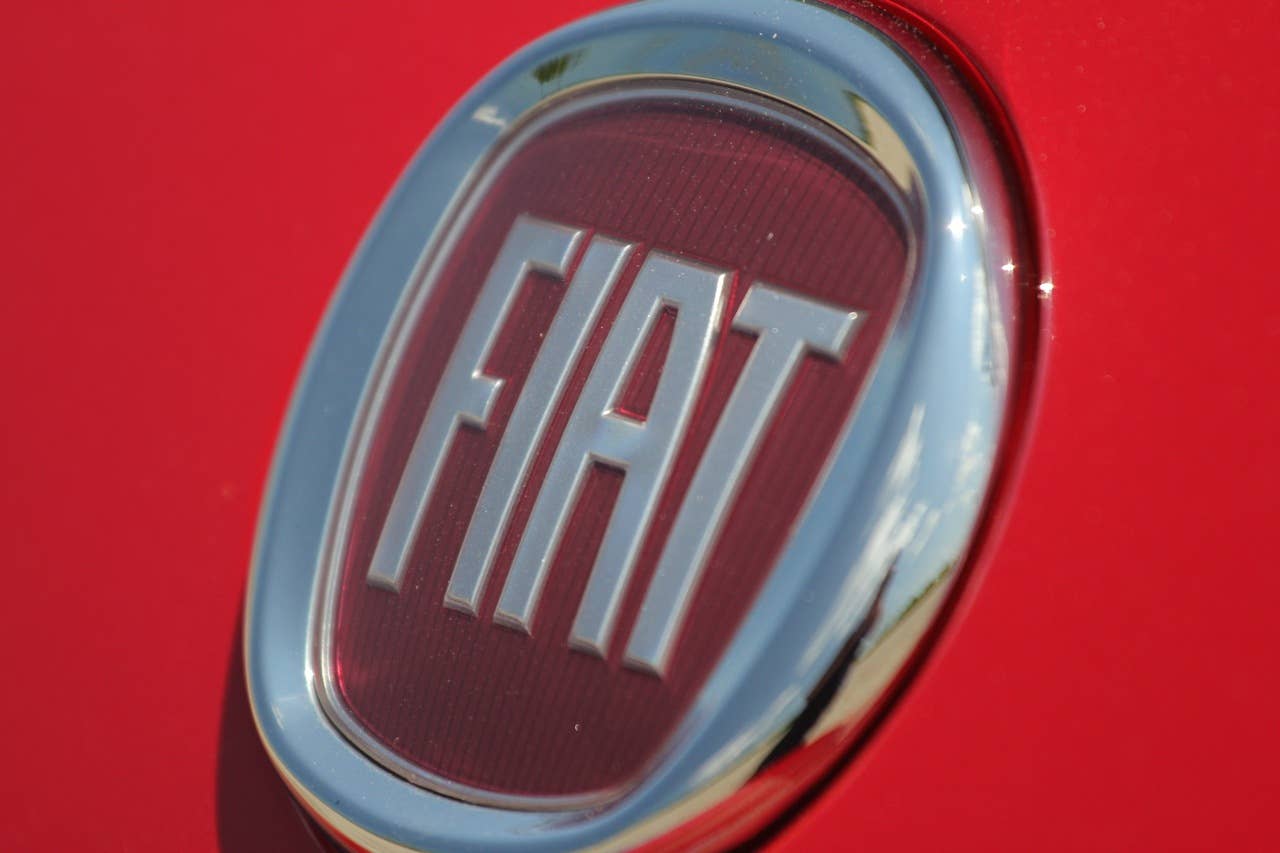 2012 Fiat 500C logo